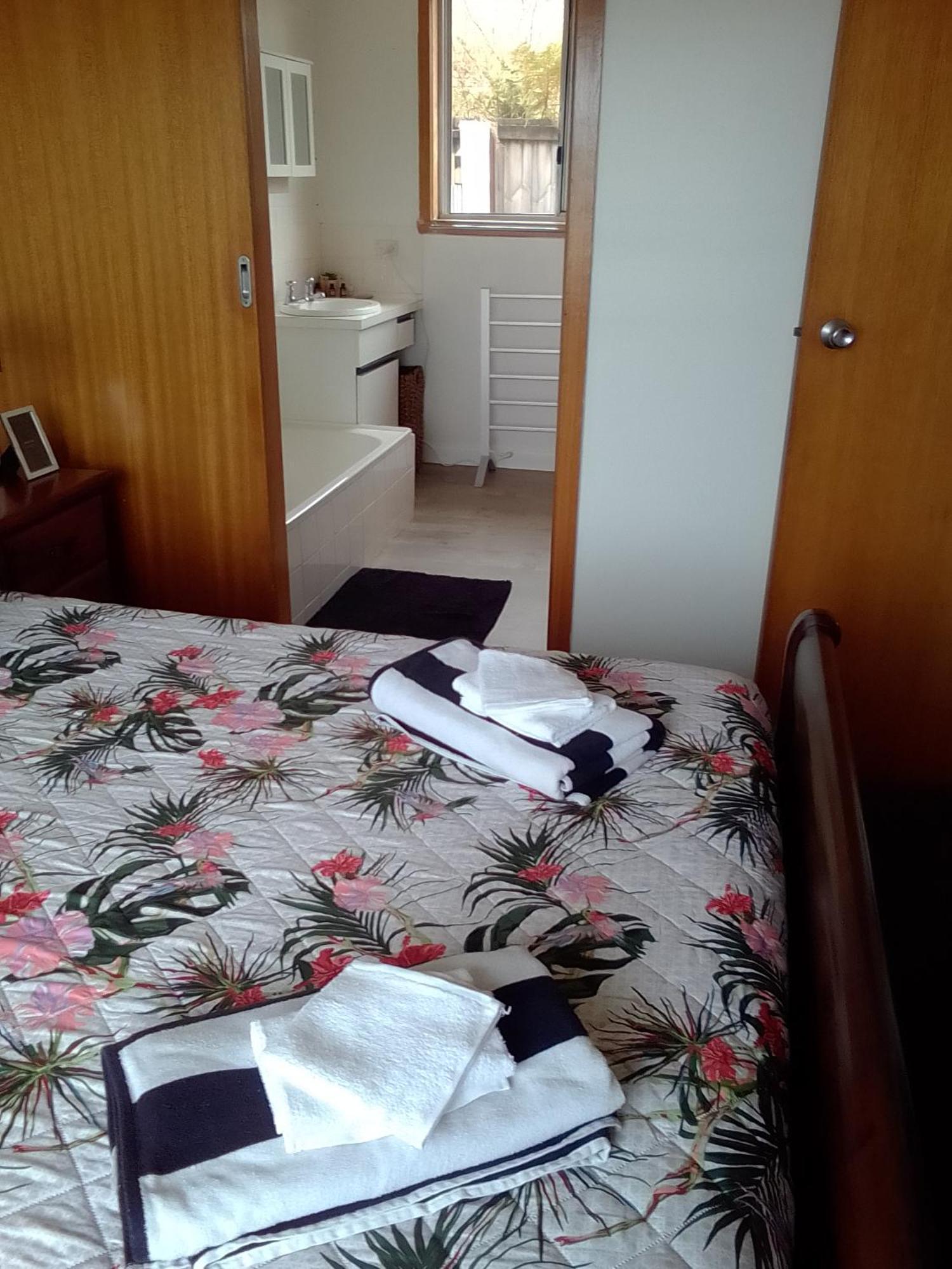 Waratah Waterfall Retreat Unit 1 Free Pay Tv In Two Rooms Free Wifi Exterior photo