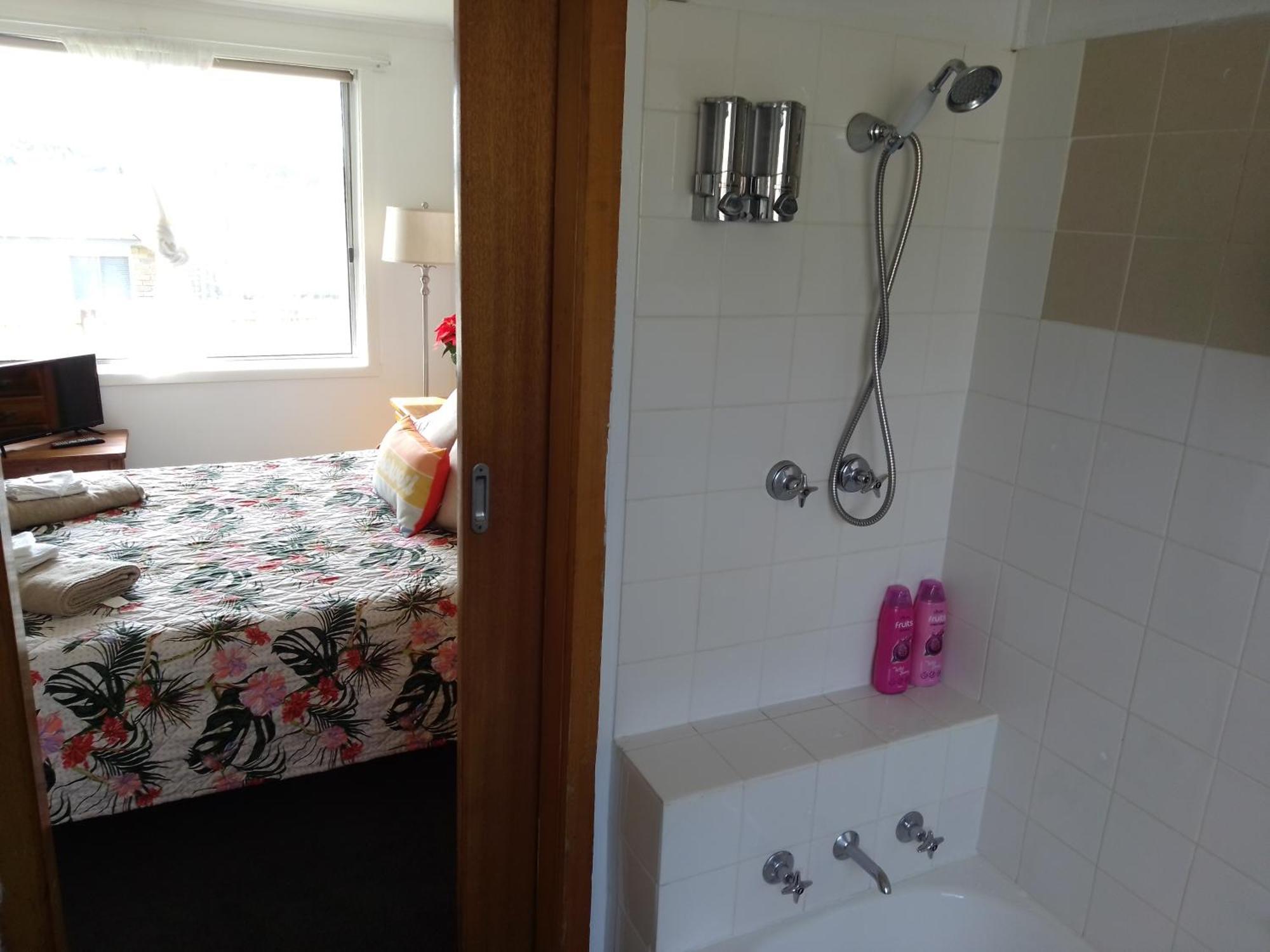 Waratah Waterfall Retreat Unit 1 Free Pay Tv In Two Rooms Free Wifi Exterior photo